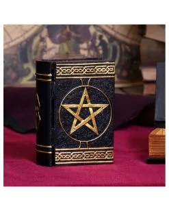 Schwarzes Buch Magischer Sprüche Schmuckschatulle 13 Schwarzes Buch Magischer Sprüche Schmuckschatulle -Halloween Tischdekoration Verkäufe schwarzes buch der zaubersprueche schatulle gothic und wicca deko und geschenkartikel 52219 7